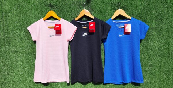 Remera DriFit escote V - Image 2