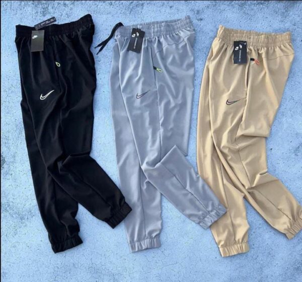 Pantalon Nike con puño - Image 2