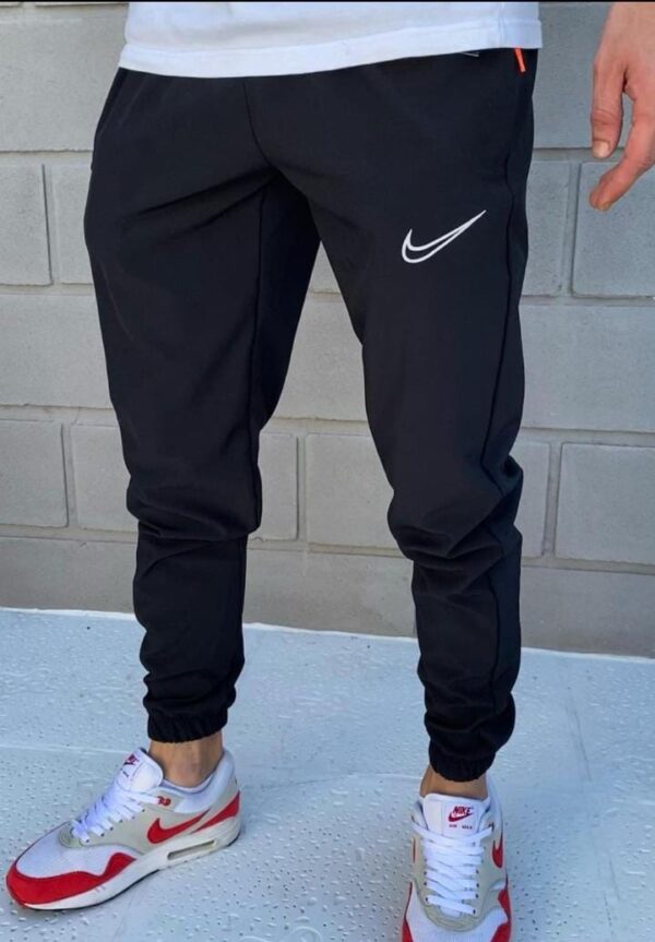 Pantalon Nike con puño